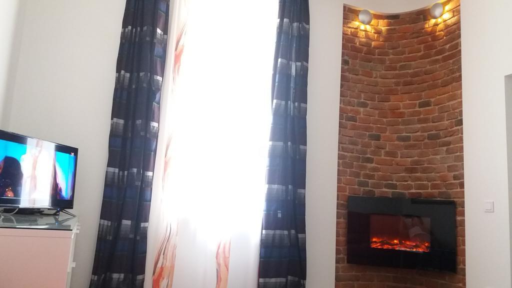 Apartment With Fireplace Lviv Eksteriør bilde